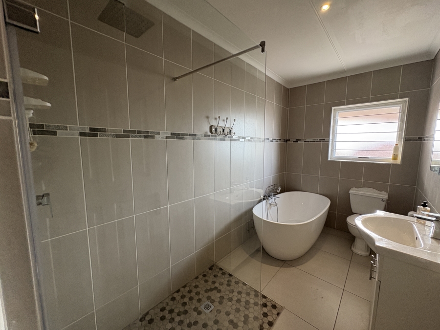 6 Bedroom Property for Sale in Cintsa East Eastern Cape